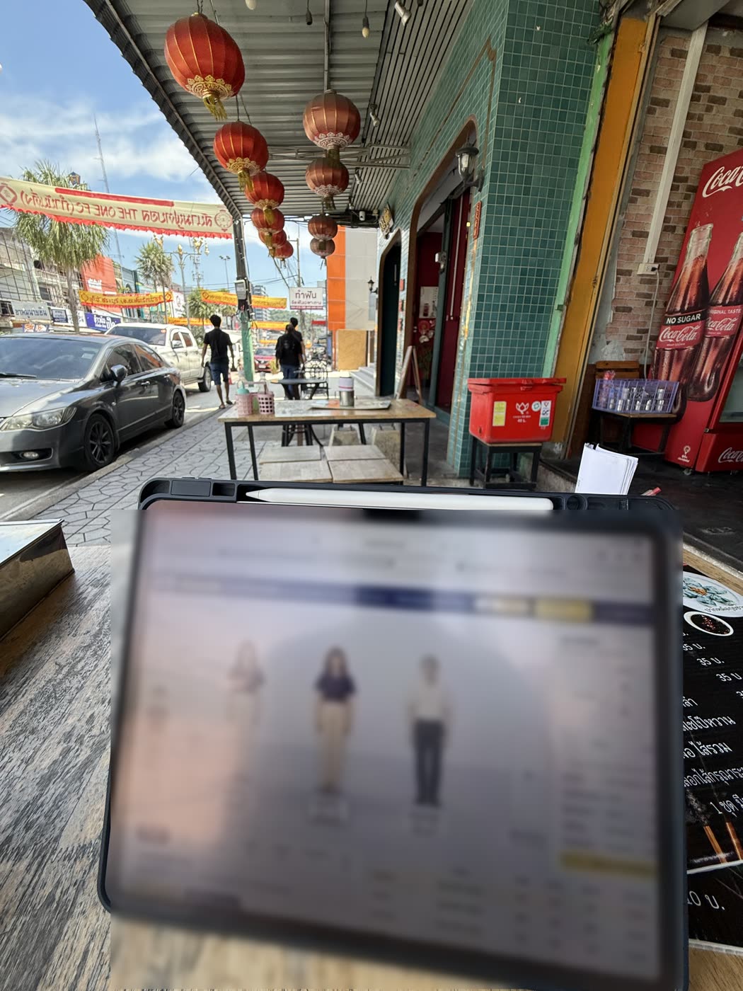 ไปหาลูกค้าพร้อม iPad เปิดสรุปกรมธรรม์ทั้งบ้าน (จอเบลอ)