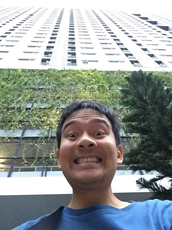 ปอ ถ่ายรูปหน้าตึกคอนโดที่ปล่อยเช่า